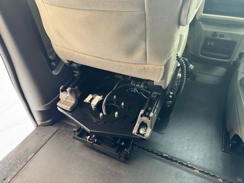 Used 2018 Toyota Sienna LE FWD image 20