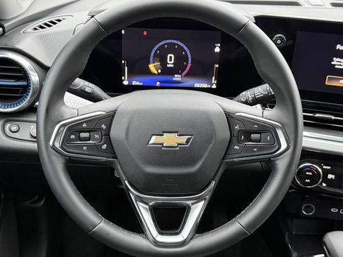 Used 2025 Chevrolet Trax LT w/ LT Convenience Package FWD image 13