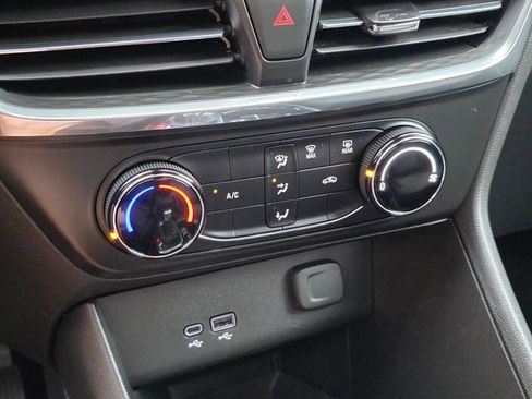 Used 2025 Buick Encore GX Preferred FWD image 27