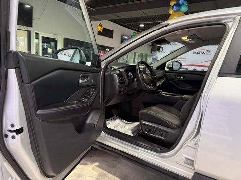 Used 2025 Nissan Rogue SV image 26