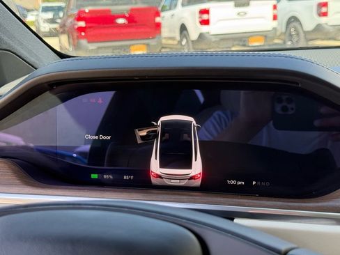 Used 2023 Tesla Model X image 11