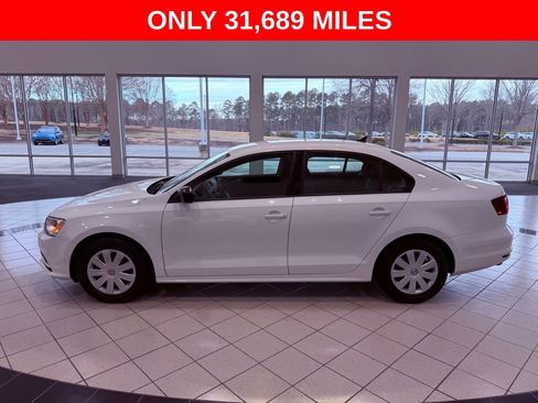 Used 2016 Volkswagen Jetta S image 4