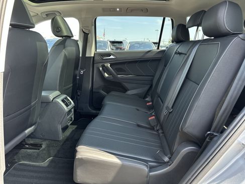 Used 2023 Volkswagen Tiguan SE w/ Panoramic Sunroof Package FWD image 26