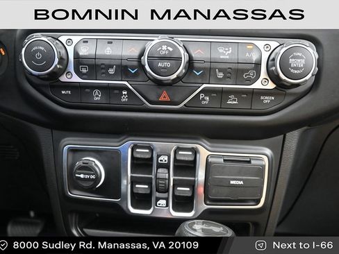 Used 2023 Jeep Wrangler Unlimited Sahara w/ LED Lighting Group AWD/4WD image 19
