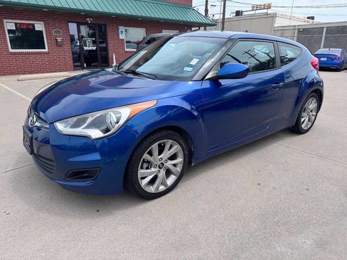 Used 2016 Hyundai Veloster FWD image 3
