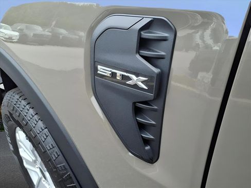 Used 2025 Ford Ranger XL image 9