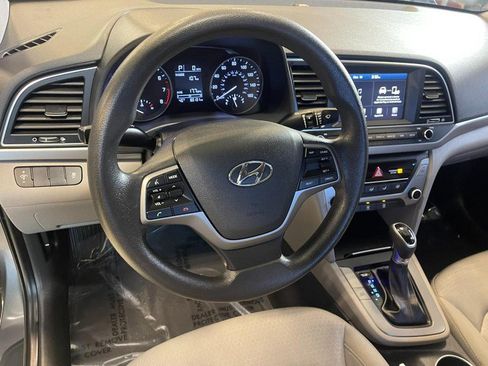 Used 2017 Hyundai Elantra SE FWD image 18