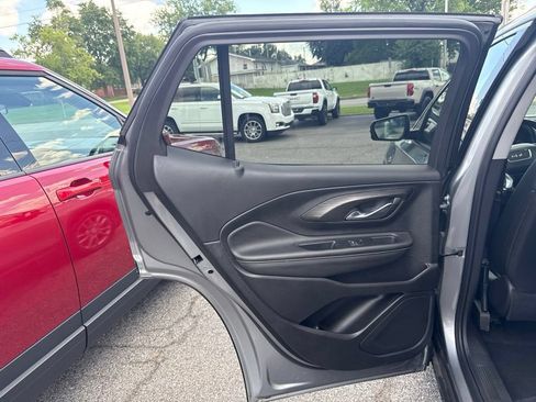 Used 2024 GMC Terrain SLT AWD/4WD image 13