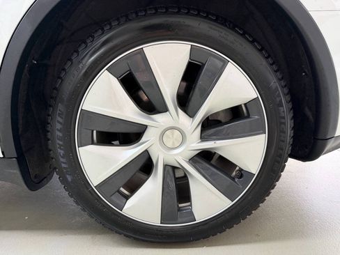 Used 2021 Tesla Model Y Long Range AWD/4WD image 28