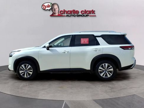 Used 2023 Nissan Pathfinder SL FWD image 2