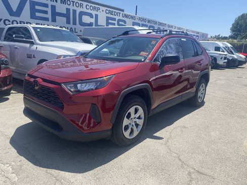 Used 2021 Toyota RAV4 LE w/ Carpet Mat Package (TMS) FWD image 2