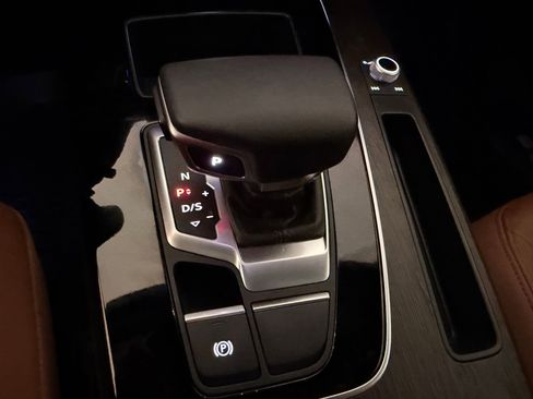 Used 2024 Audi Q5 2.0T Premium image 18