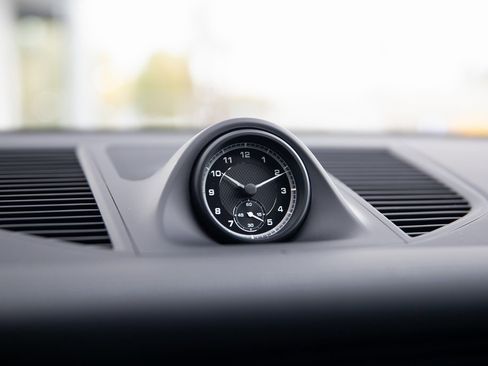 Certified 2025 Porsche Macan image 14