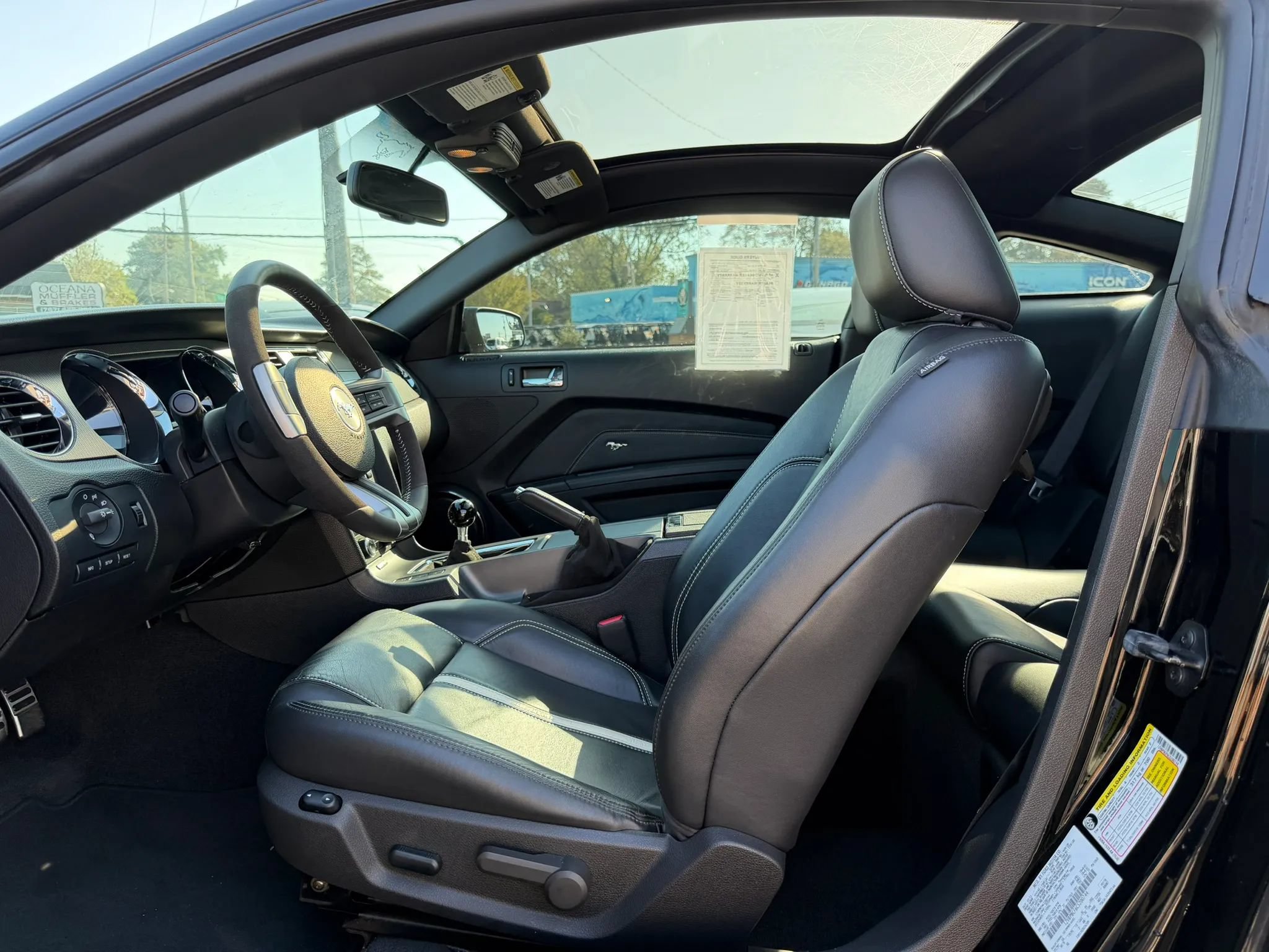 Used 2012 Ford Mustang GT Premium w/ HID Headlamps & Security Pkg RWD image 12