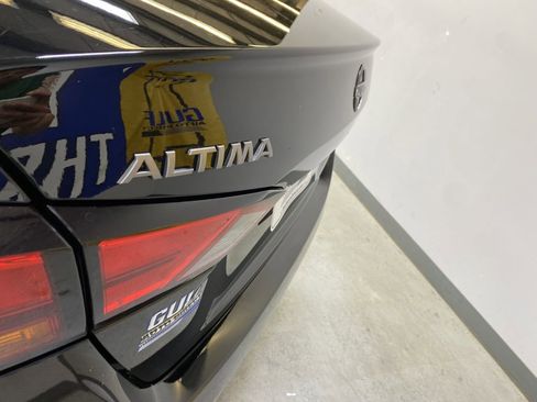 Used 2025 Nissan Altima 2.5 SV FWD image 16
