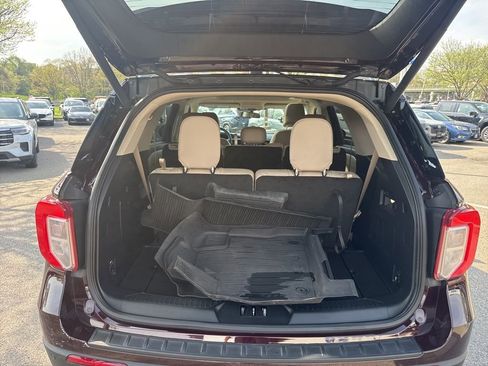 Used 2022 Ford Explorer XLT w/ Equipment Group 202A image 28
