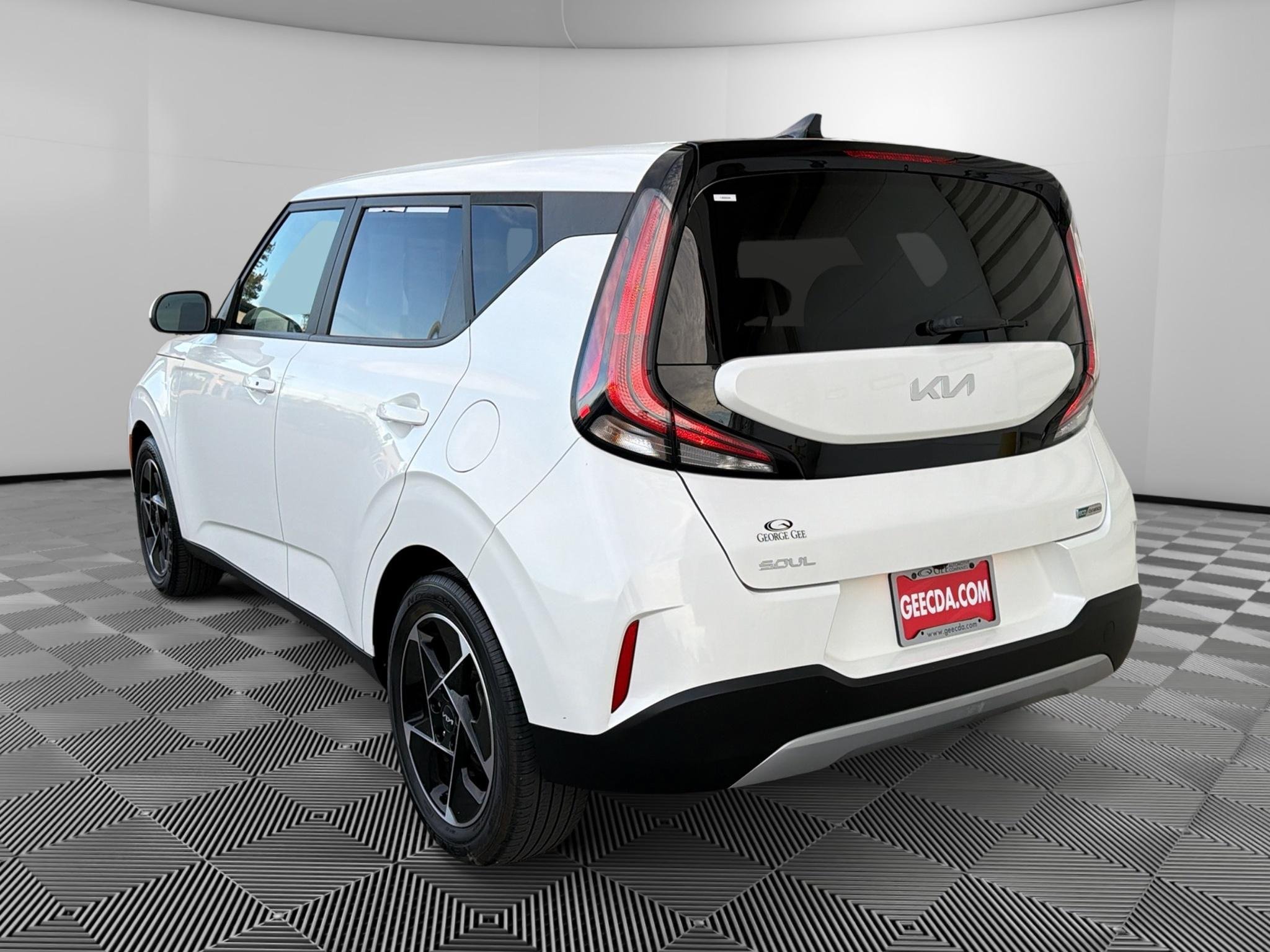 Used 2023 Kia Soul EX FWD image 6