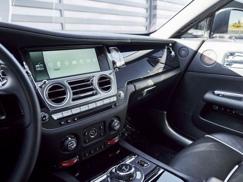 Used 2015 Rolls-Royce Wraith image 56