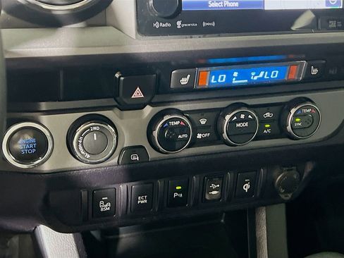 Certified 2017 Toyota Tacoma TRD Off-Road w/ Premium & Technology Package AWD/4WD image 15