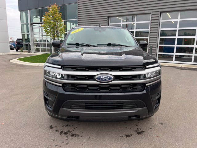 Used 2023 Ford Expedition XLT AWD/4WD image 2