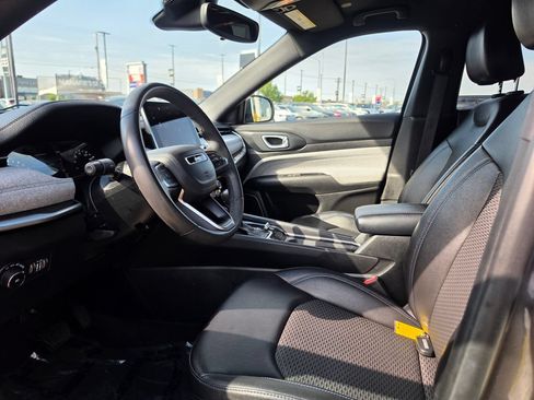 Used 2024 Jeep Compass Latitude AWD/4WD image 9