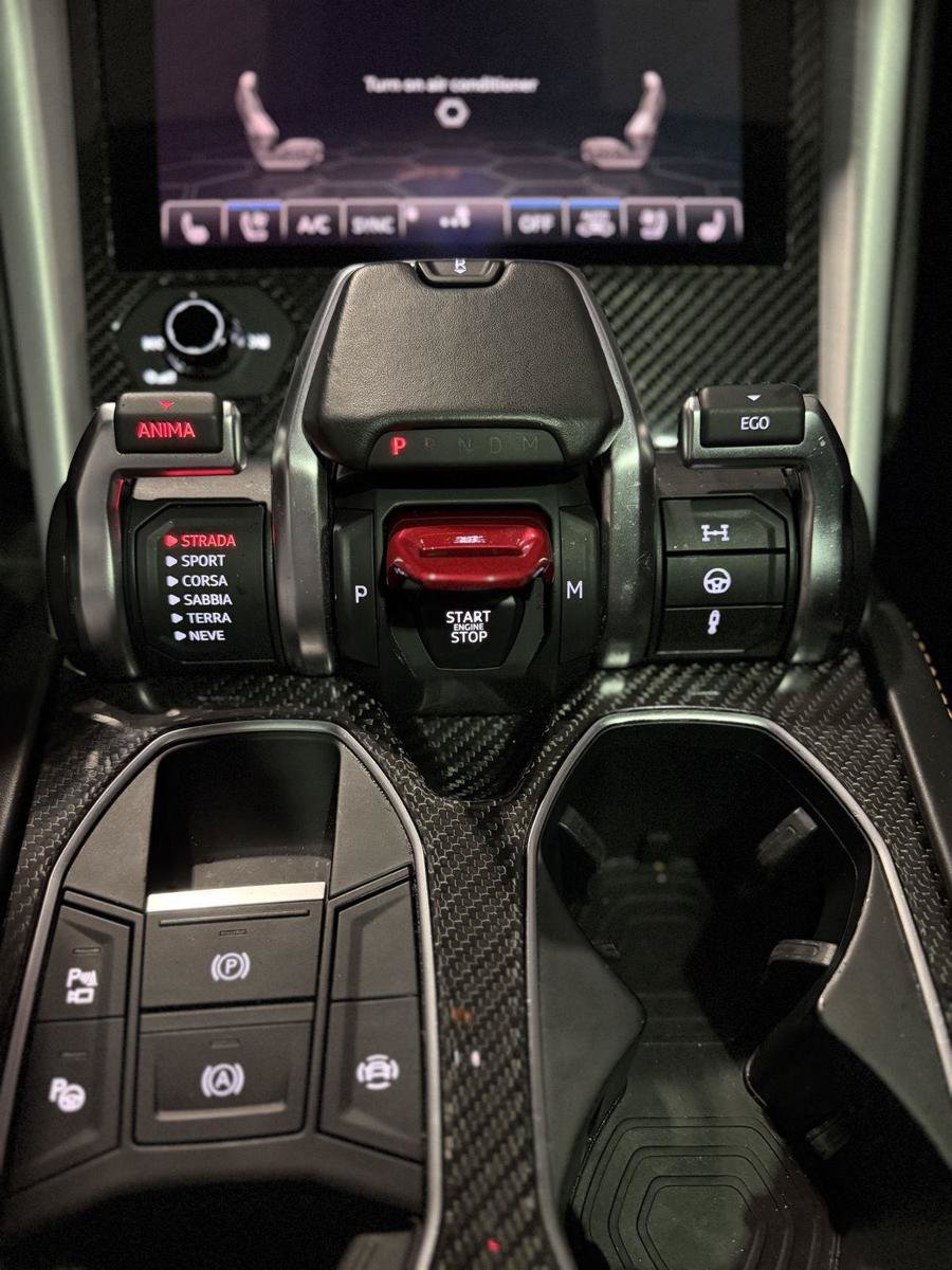 Used 2021 Lamborghini Urus AWD/4WD image 22