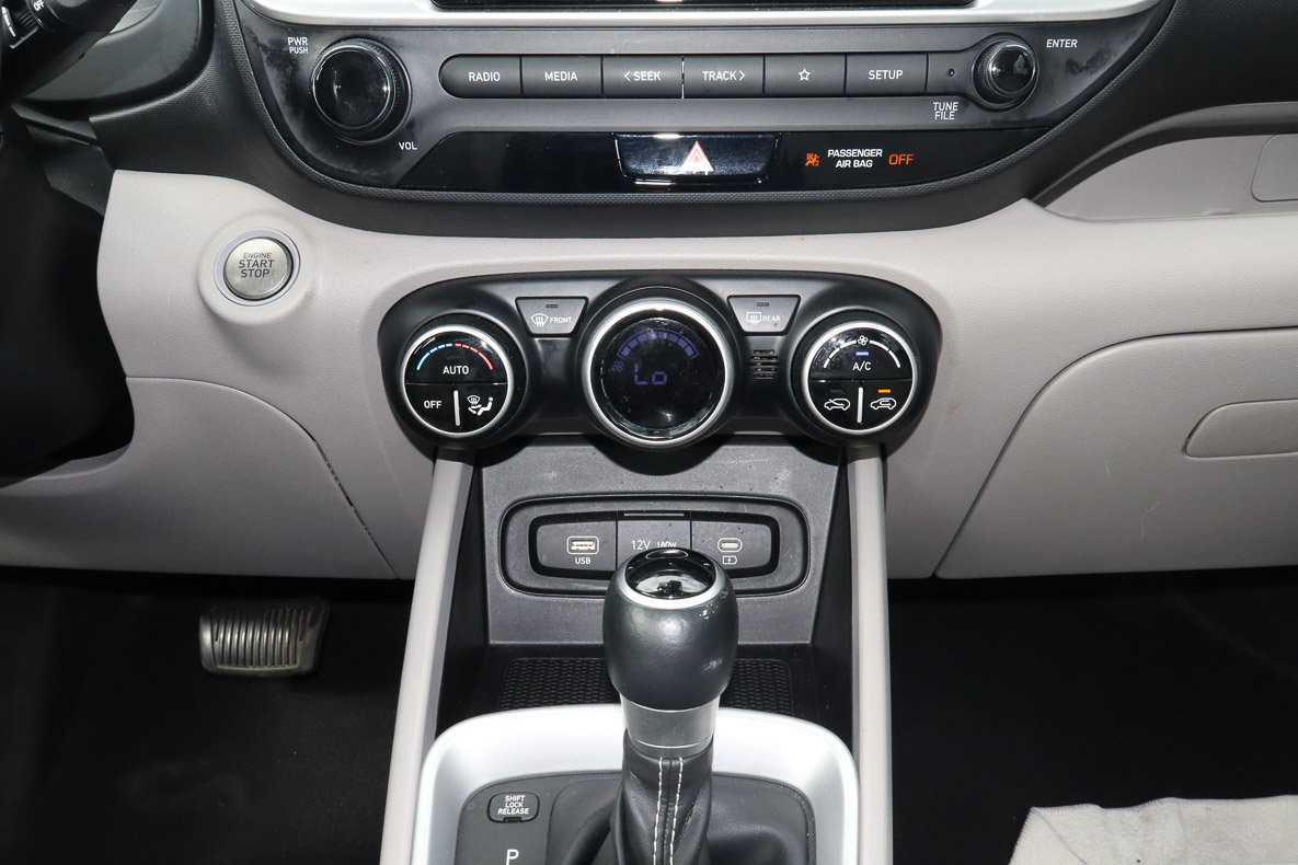 Used 2025 Hyundai Venue SEL FWD image 11