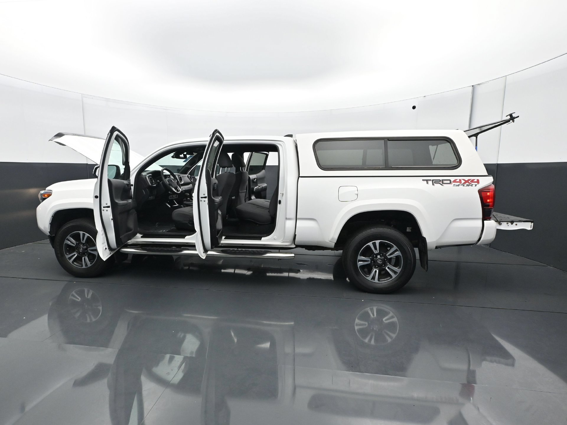 Used 2019 Toyota Tacoma TRD Sport AWD/4WD image 30
