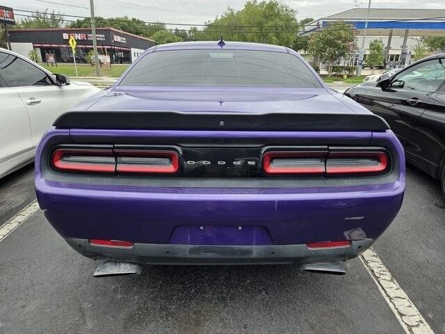 Used 2018 Dodge Challenger R/T Scat Pack w/ Leather Interior Group RWD image 16