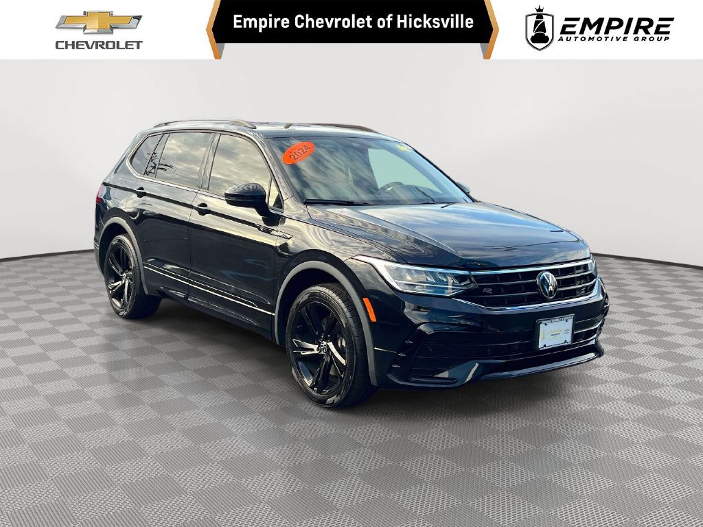 Used 2024 Volkswagen Tiguan SE R-Line AWD/4WD image 1