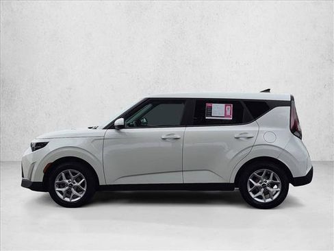 Used 2023 Kia Soul LX w/ Option Group 015 FWD image 9