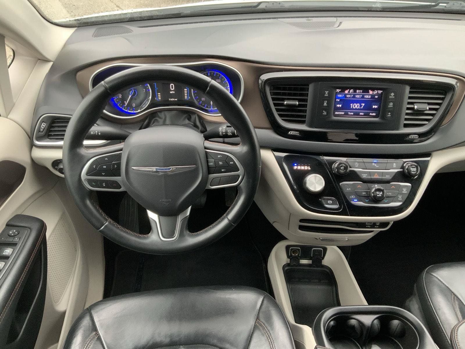 Used 2017 Chrysler Pacifica Touring-L FWD image 20