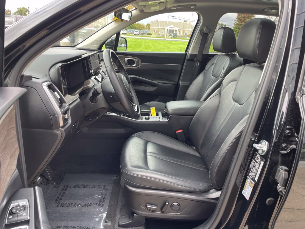 Used 2023 Kia Sorento S w/ Panoramic Sunroof Package AWD/4WD image 8
