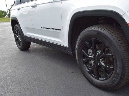Certified 2024 Jeep Grand Cherokee Altitude AWD/4WD image 3