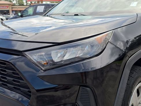 Used 2021 Toyota RAV4 LE FWD image 9