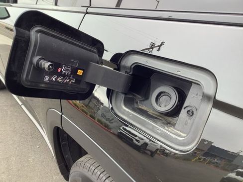 Used 2024 Jeep Grand Cherokee L Limited w/ Luxury Tech Group II image 24