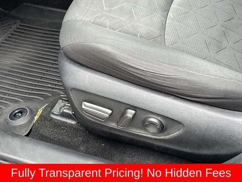 Used 2021 Toyota RAV4 XLE AWD/4WD image 27
