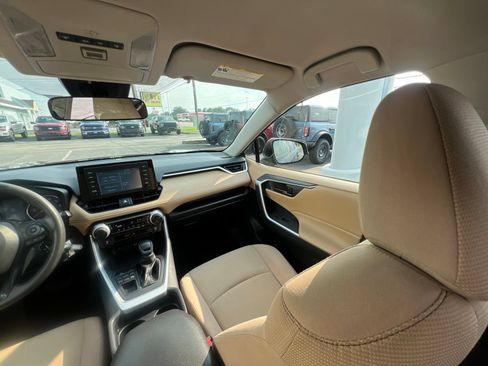 Used 2019 Toyota RAV4 LE w/ All Weather Liner Package AWD/4WD image 39