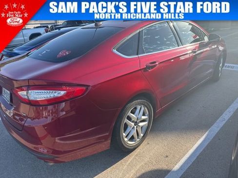 Used 2016 Ford Fusion SE FWD image 4