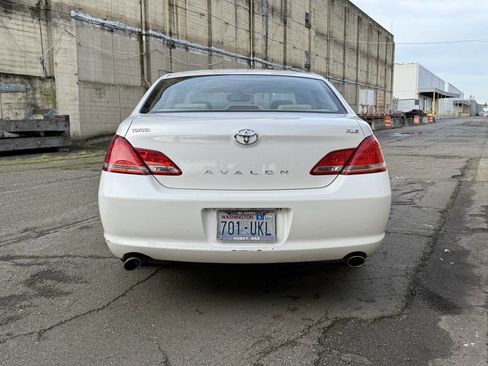 Used 2005 Toyota Avalon XLS image 21