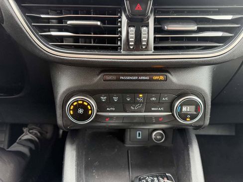 Used 2020 Ford Escape SE image 34