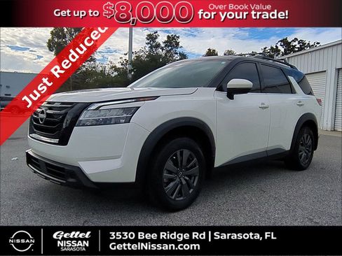 Certified 2022 Nissan Pathfinder SV image 1