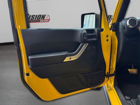 Used 2015 Jeep Wrangler Rubicon w/ Power Convenience Group image 21