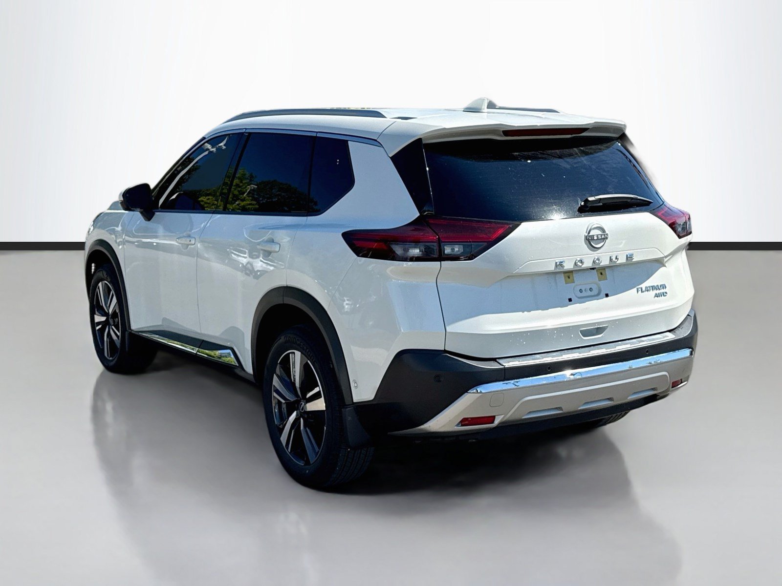 Used 2023 Nissan Rogue Platinum w/ Platinum Premium Package AWD/4WD image 5