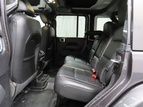 Used 2021 Jeep Wrangler Unlimited Sahara image 10