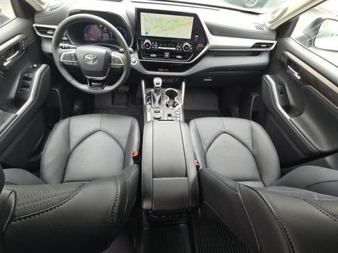 Used 2026 Toyota Highlander Platinum AWD/4WD image 13