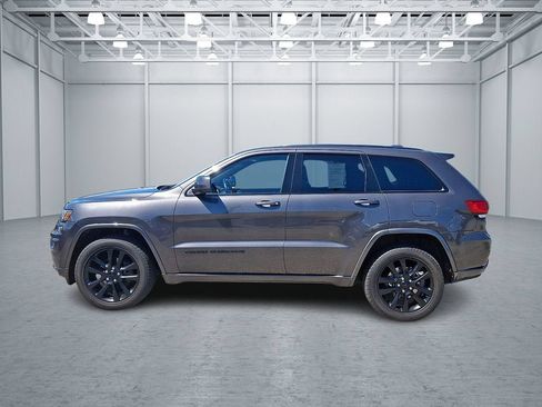 Used 2018 Jeep Grand Cherokee Altitude AWD/4WD image 9