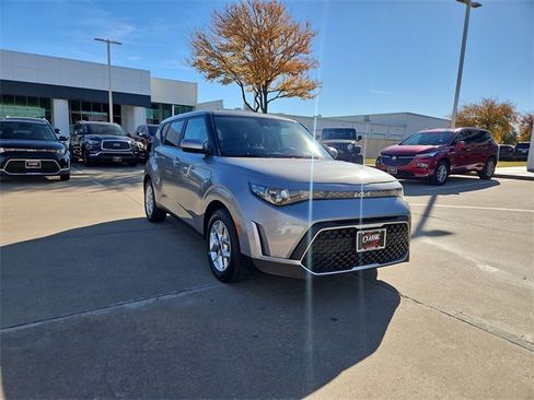 Used 2023 Kia Soul LX w/ LX Technology Package image 1