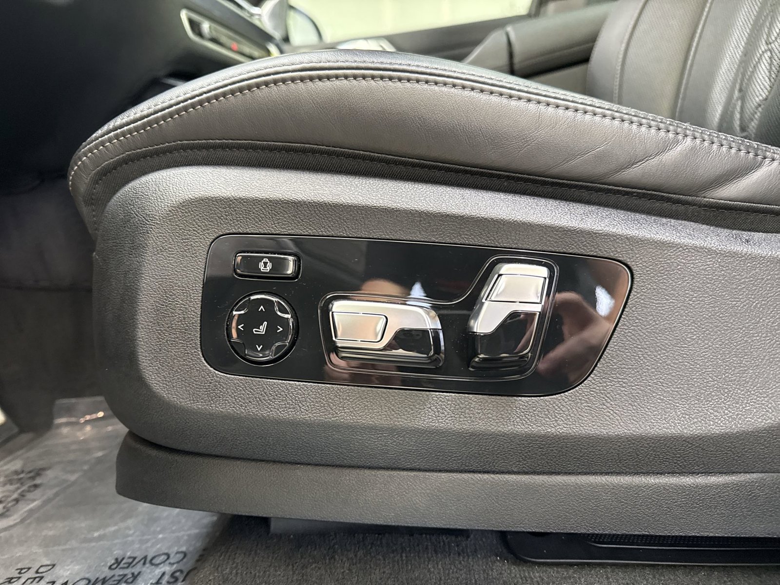 Used 2025 BMW X7 M60i w/ Executive Package AWD/4WD image 21