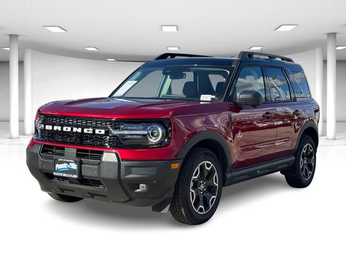 Used 2025 Ford Bronco Sport Outer Banks w/ Outer Banks Tech Package+ image 2